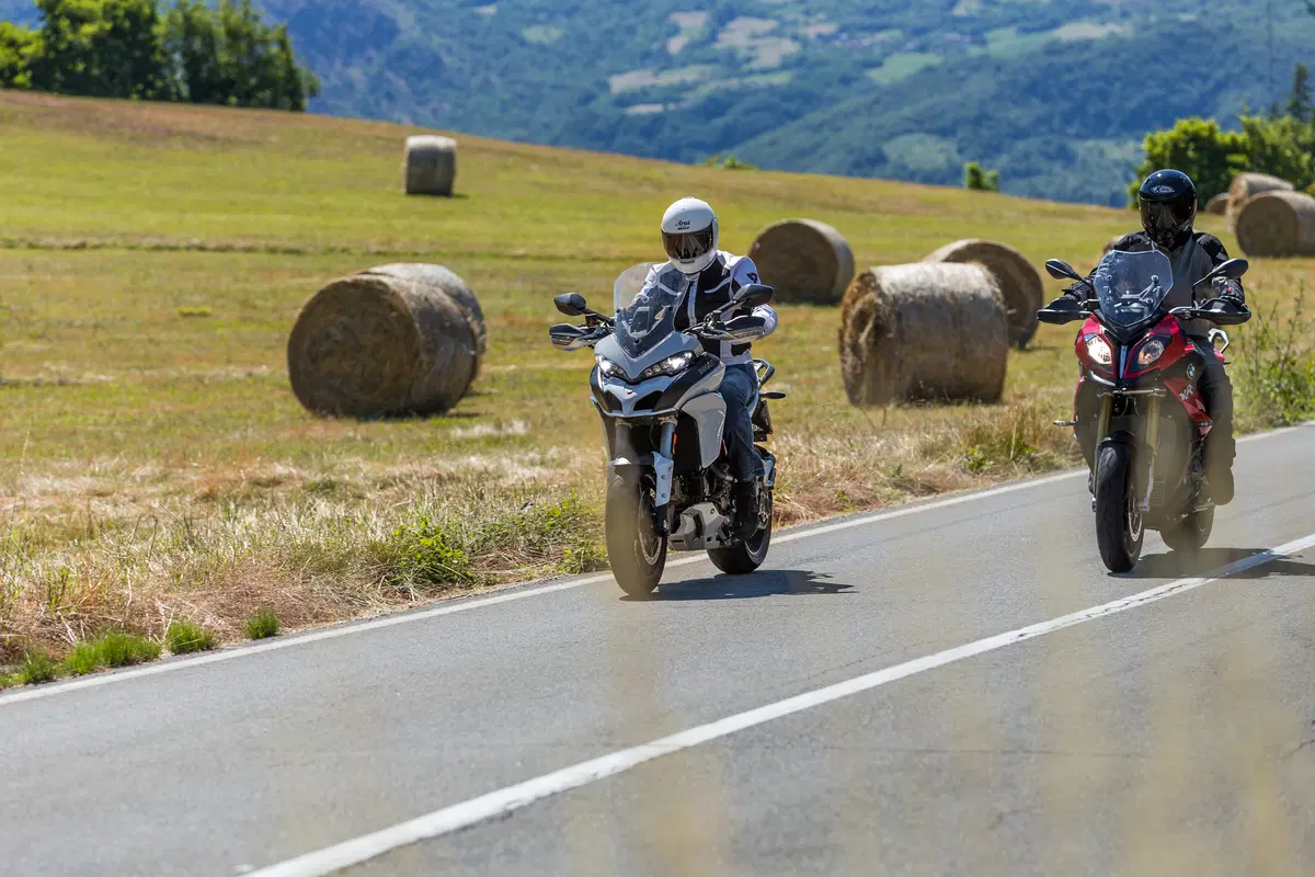 BMW S1000XR vs Ducati Multistrada 1200S  (6)