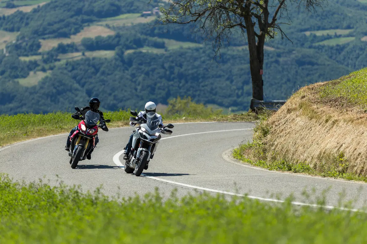 BMW S1000XR vs Ducati Multistrada 1200S  (14)