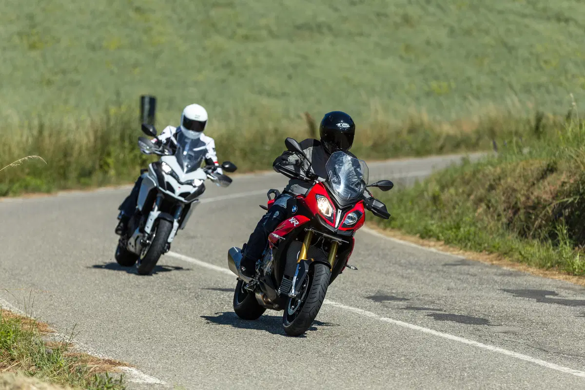 BMW S1000XR vs Ducati Multistrada 1200S  (11)
