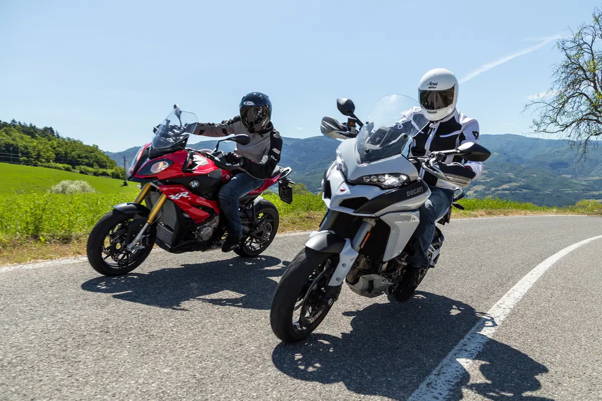 BMW S1000XR vs Ducati Multistrada 1200S  (9)
