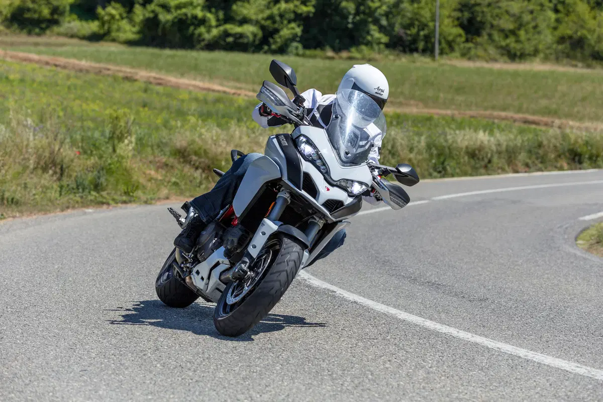 BMW S1000XR vs Ducati Multistrada 1200S  (21)