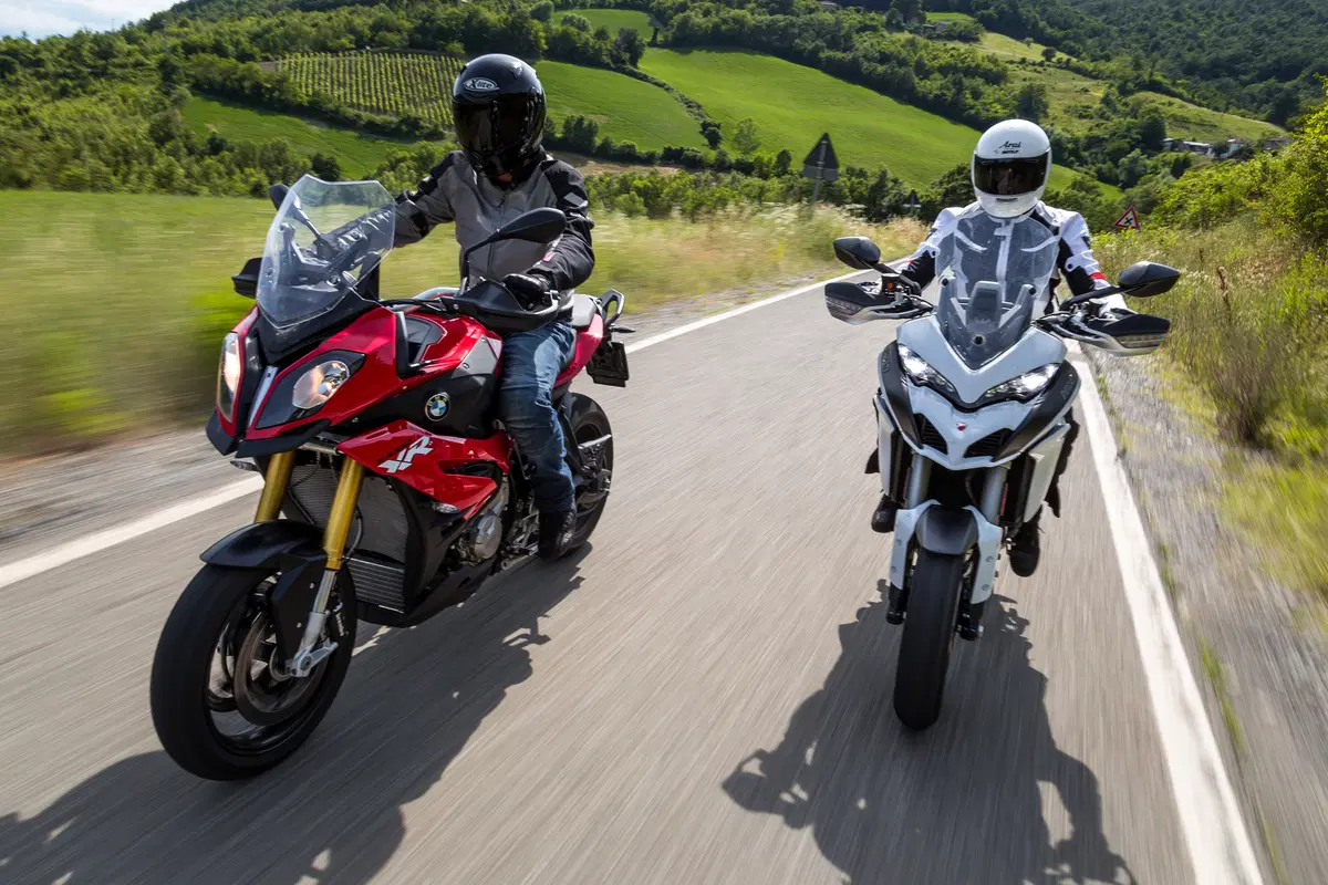BMW S1000XR vs Ducati Multistrada 1200S  (3)