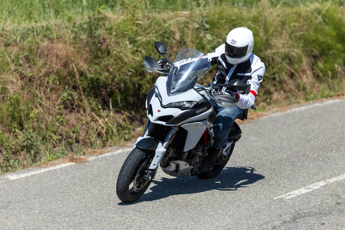 BMW S1000XR vs Ducati Multistrada 1200S  (22)