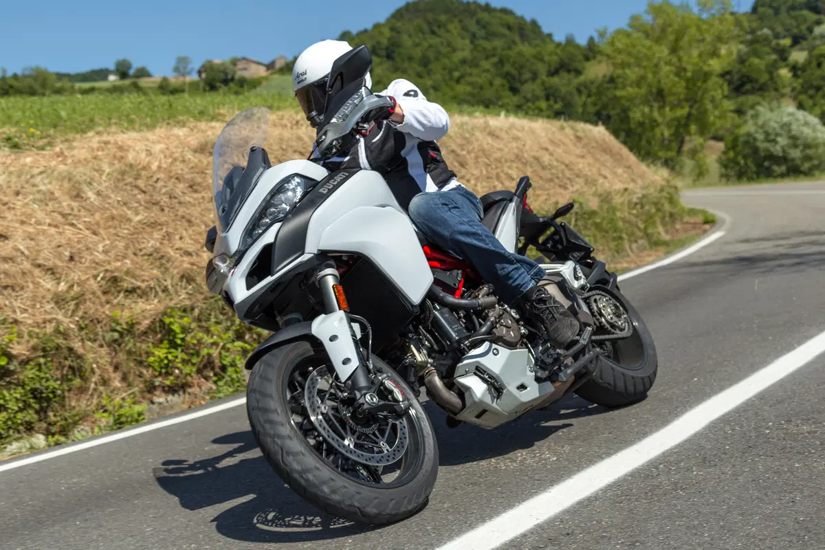 BMW S1000XR vs Ducati Multistrada 1200S  (20)