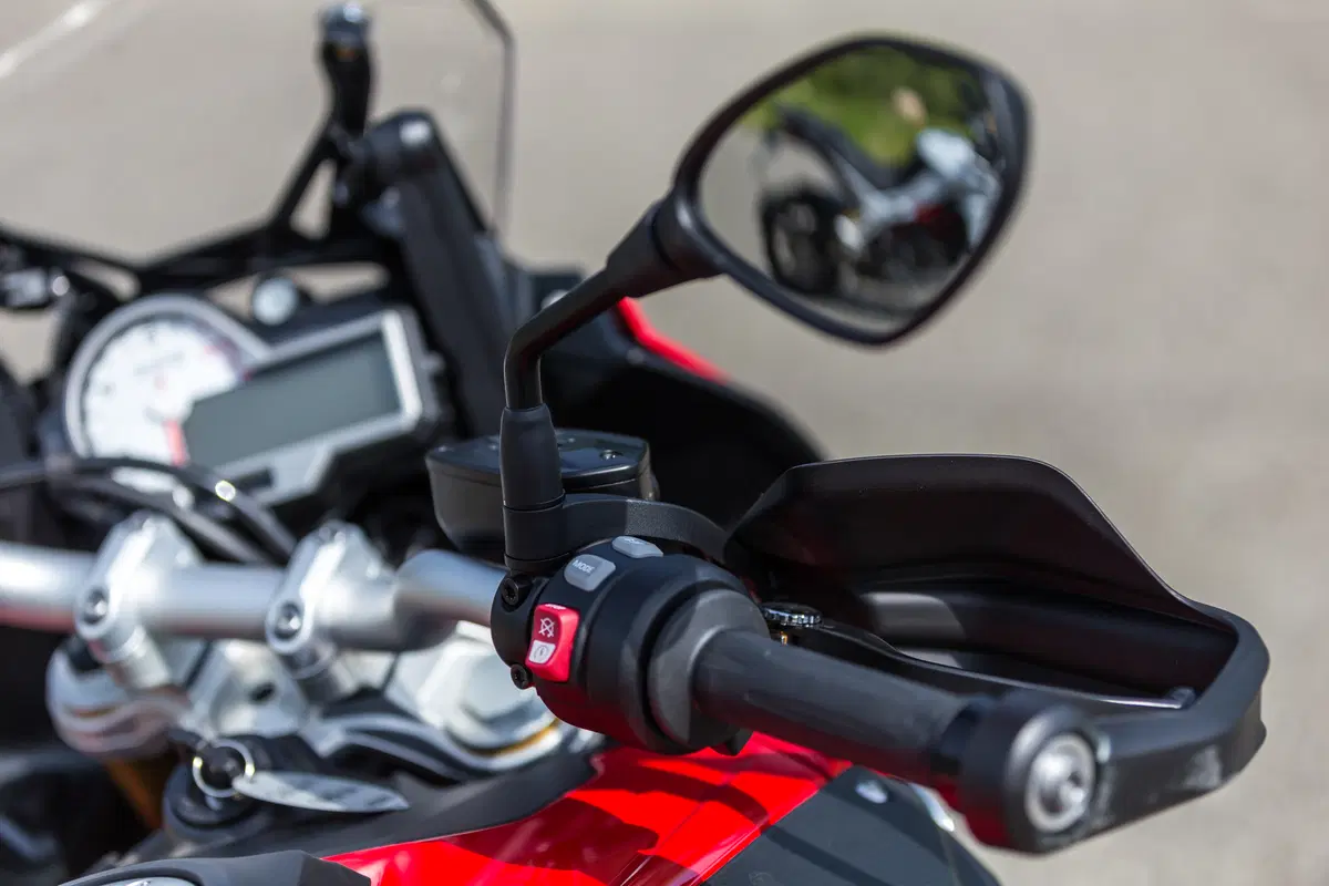 BMW S1000XR vs Ducati Multistrada 1200S  (37)
