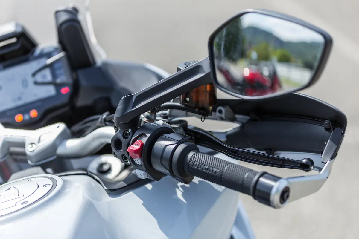 BMW S1000XR vs Ducati Multistrada 1200S  (44)