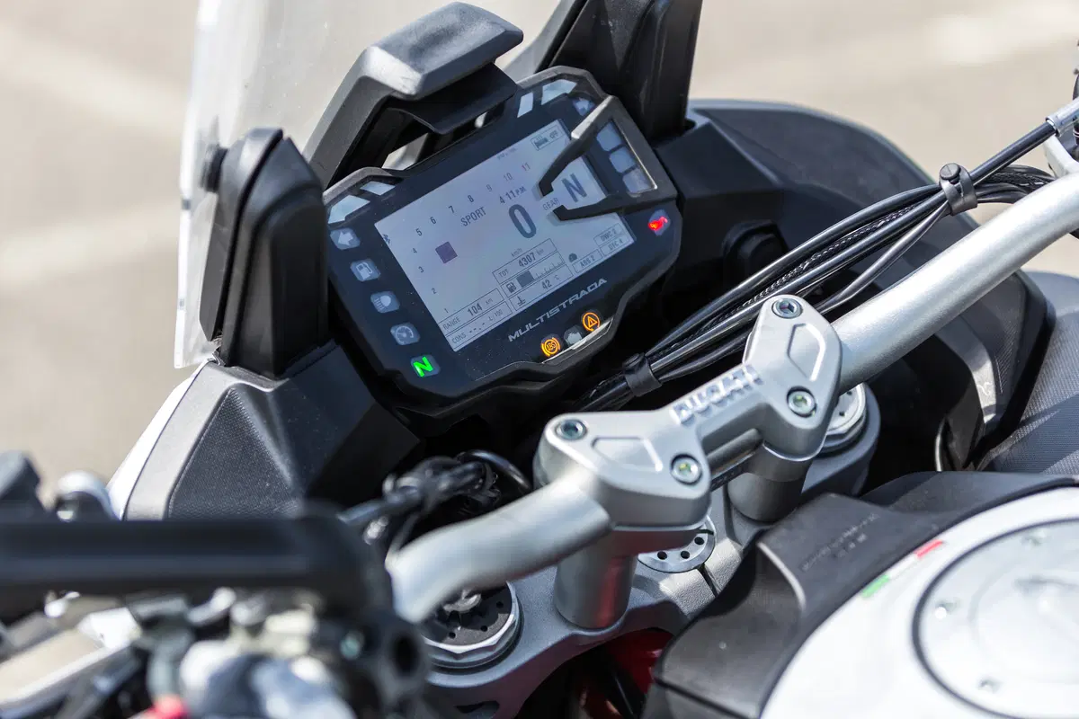 BMW S1000XR vs Ducati Multistrada 1200S  (42)