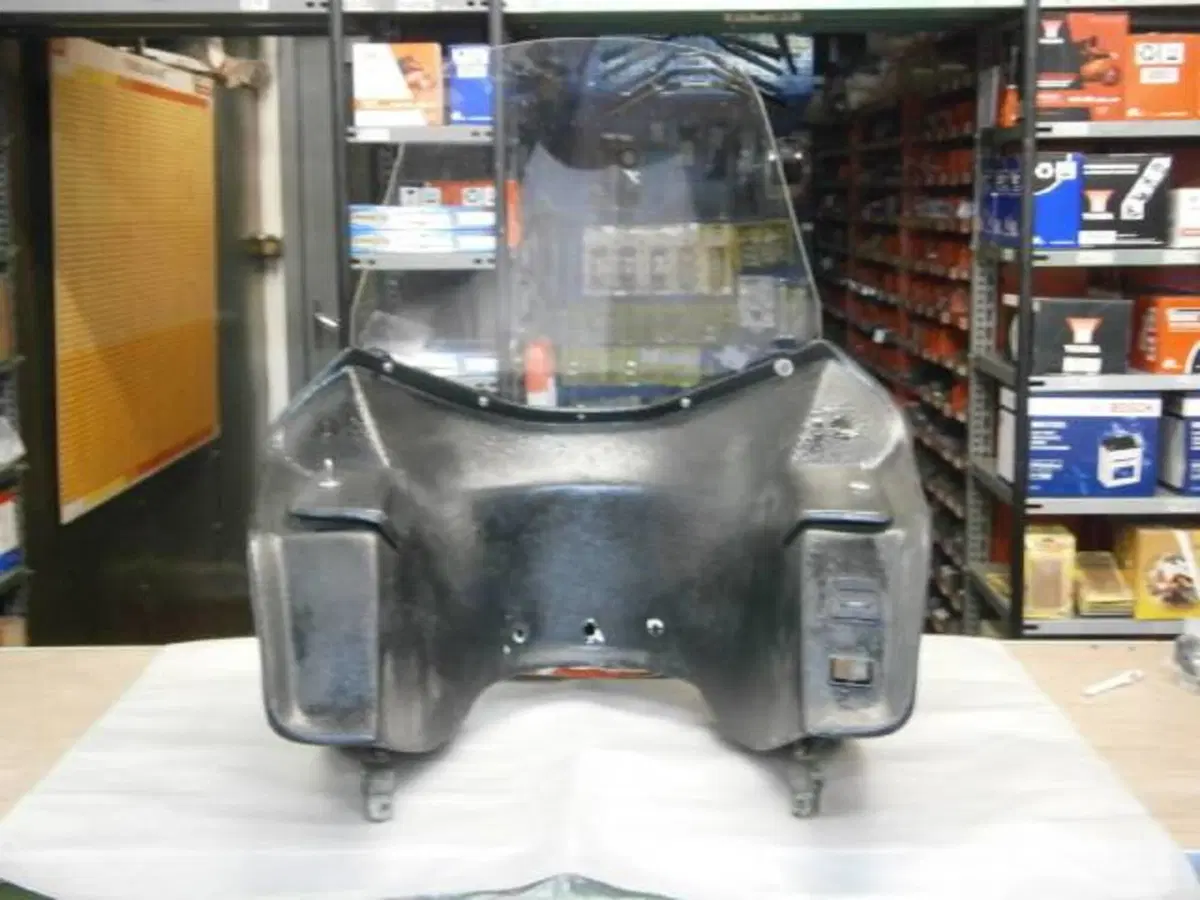 carena anteriore Moto Guzzi (3)