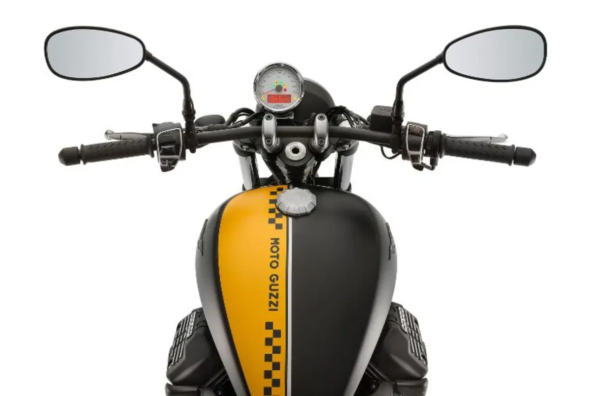 Moto Guzzi V9 V9 Bobber (2016 - 18) (8)