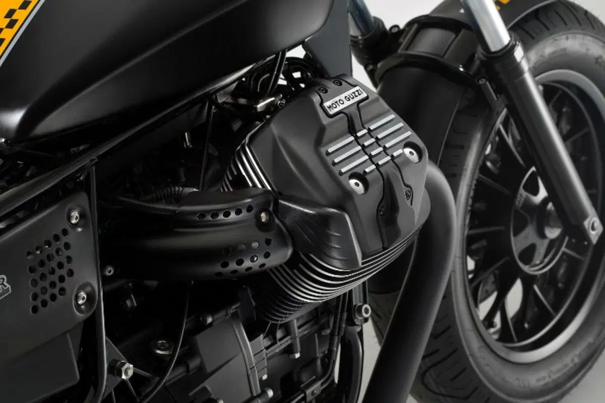Moto Guzzi V9 V9 Bobber (2016 - 18) (11)