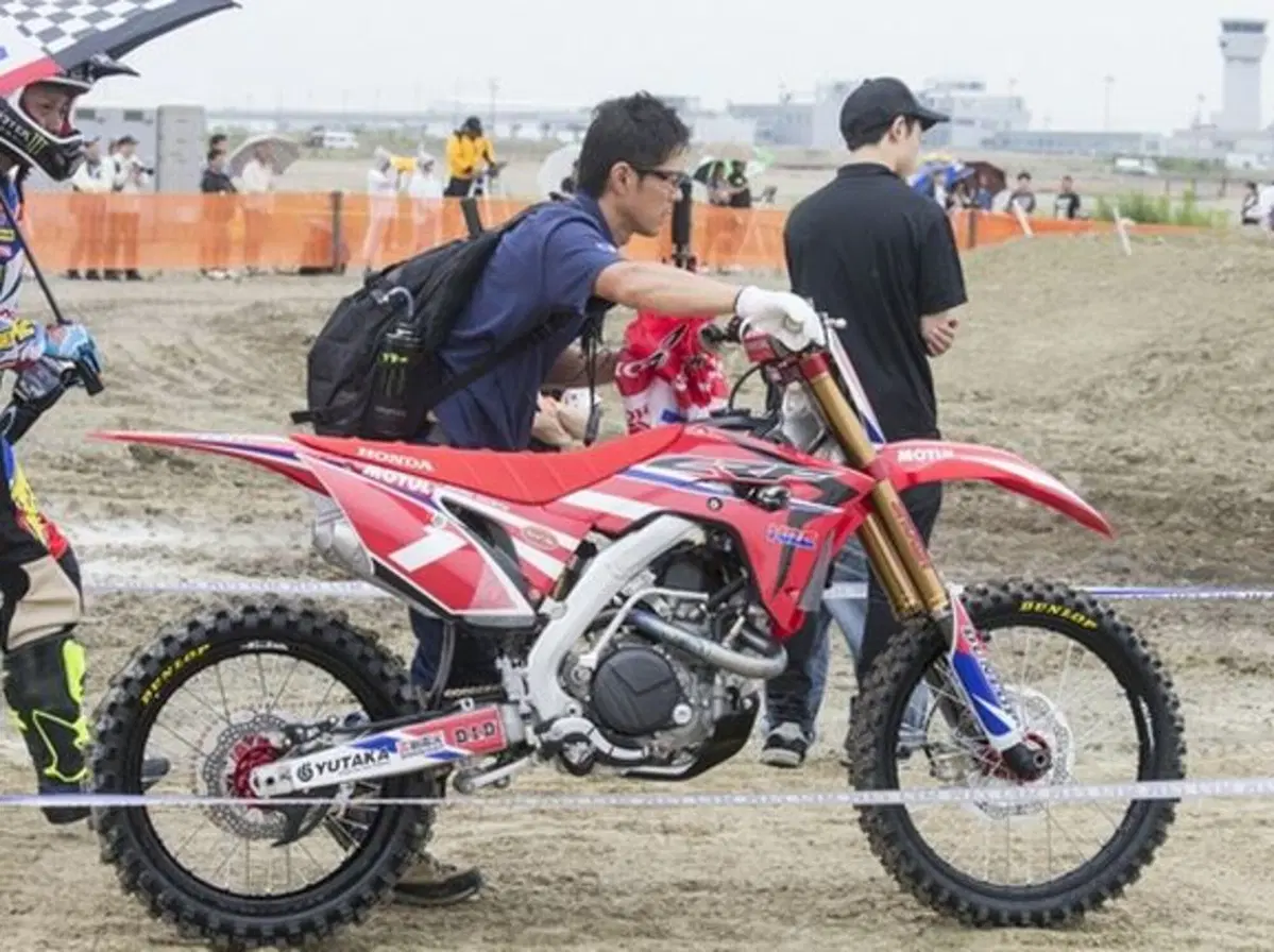 Honda CRF450R 2017? Il prototipo in gara a Kobe