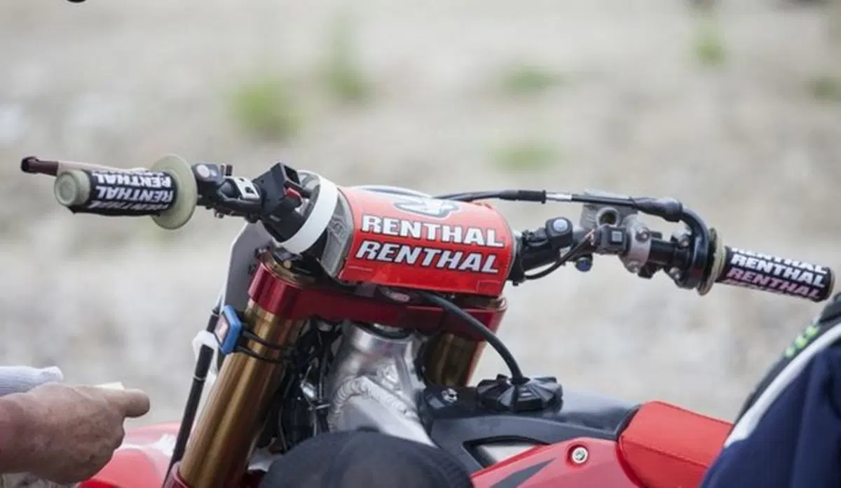 Honda CRF450R 2017? Il prototipo in gara a Kobe (3)