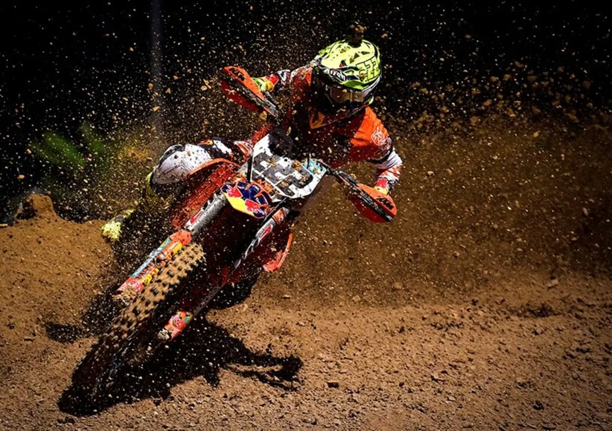 MXGP: mentre Cairoli trionfava a Losail, c'&egrave; chi non &egrave; uscito dall'aeroporto