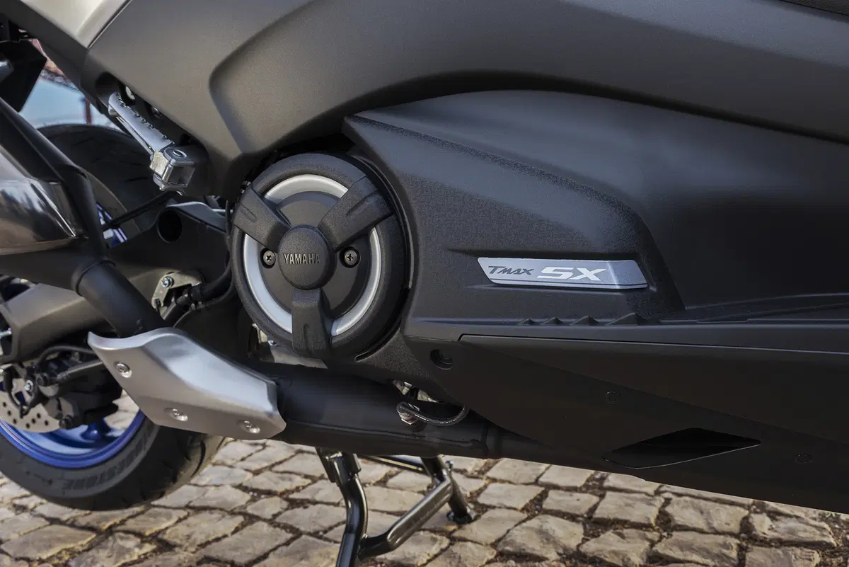 Yamaha TMAX, SX e DX 2017. Il leader si fa in tre (3)
