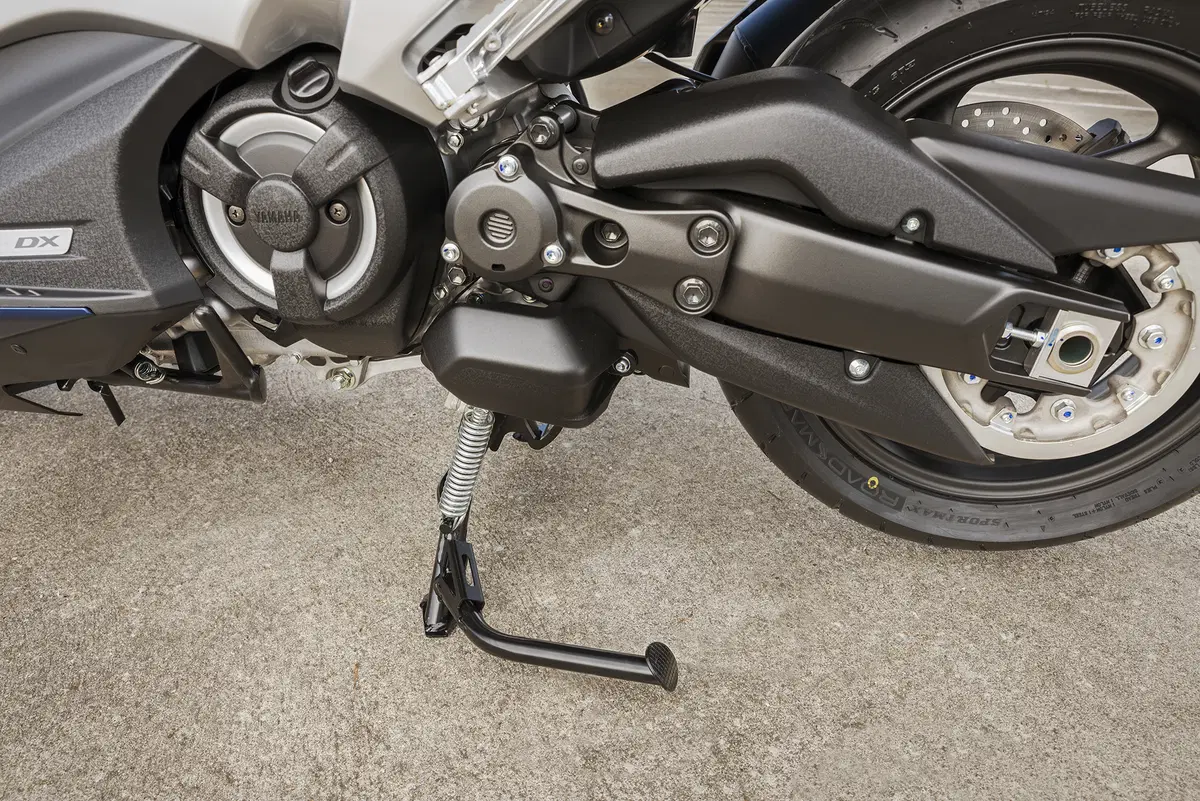 Yamaha TMAX, SX e DX 2017. Il leader si fa in tre (5)