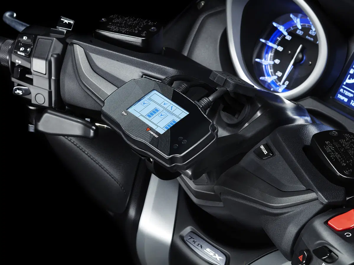 Yamaha TMAX, SX e DX 2017. Il leader si fa in tre (6)