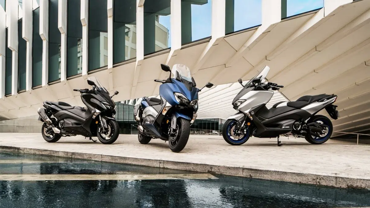 Yamaha TMAX, SX e DX 2017. Il leader si fa in tre (6)