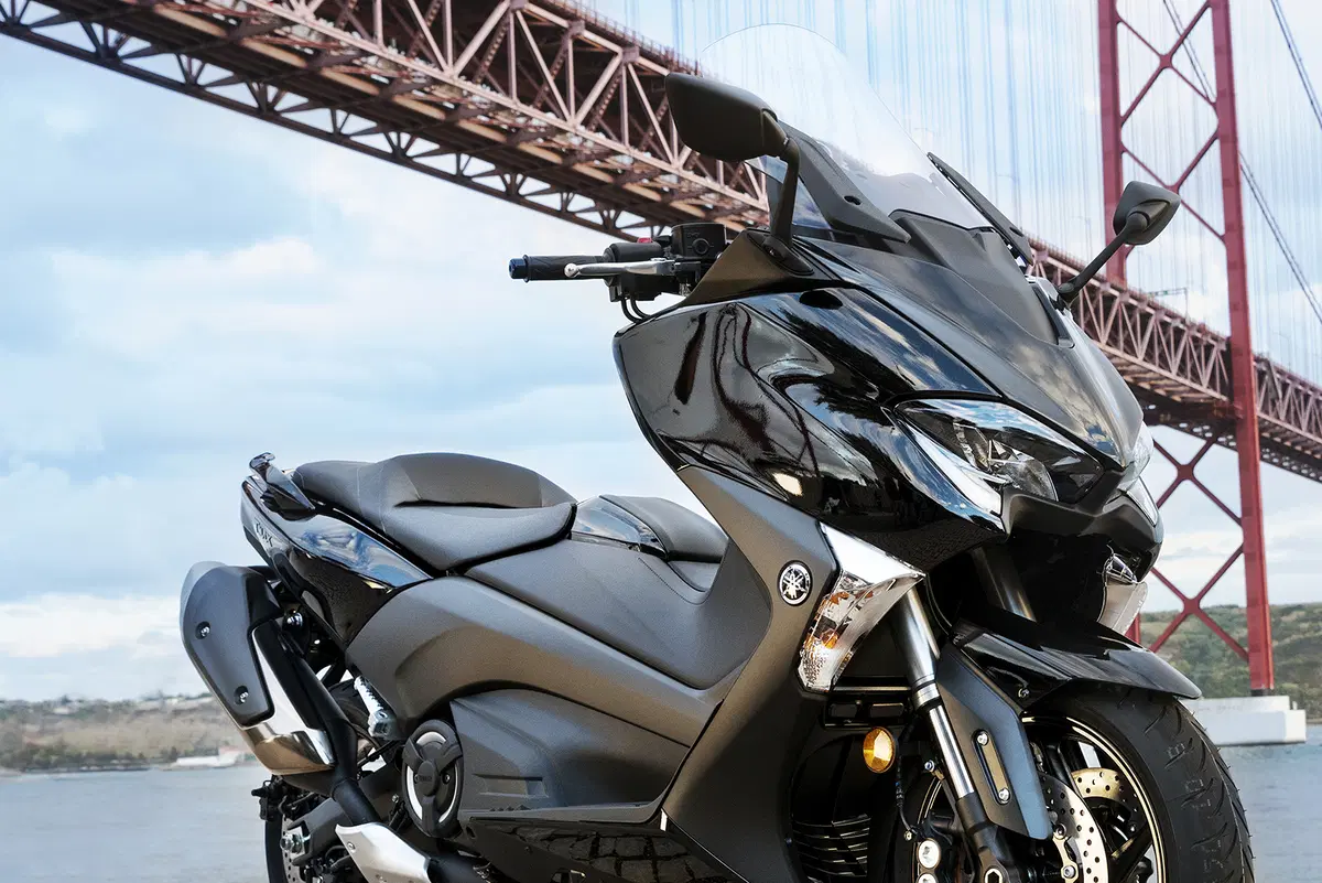 Yamaha TMAX, SX e DX 2017. Il leader si fa in tre (9)