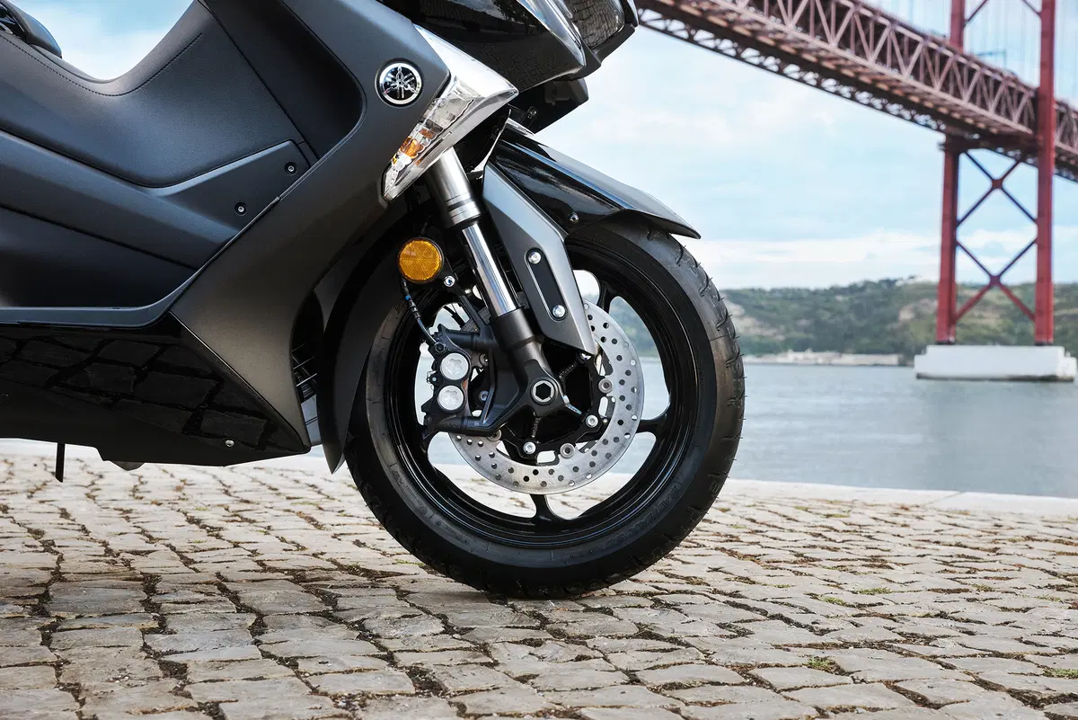 Yamaha TMAX, SX e DX 2017. Il leader si fa in tre (16)