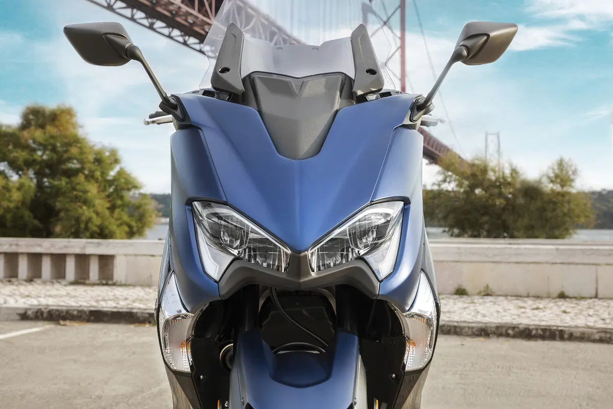 Yamaha TMAX, SX e DX 2017. Il leader si fa in tre (10)