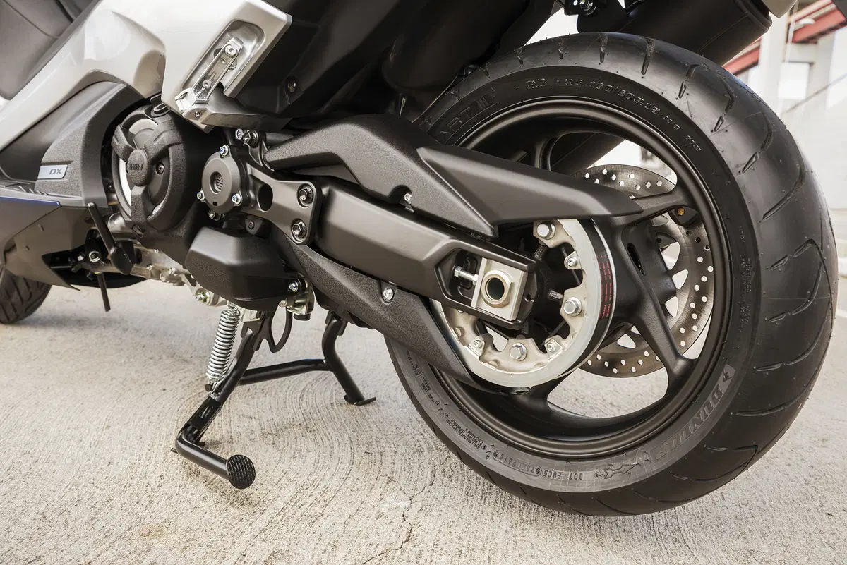 Yamaha TMAX, SX e DX 2017. Il leader si fa in tre (18)