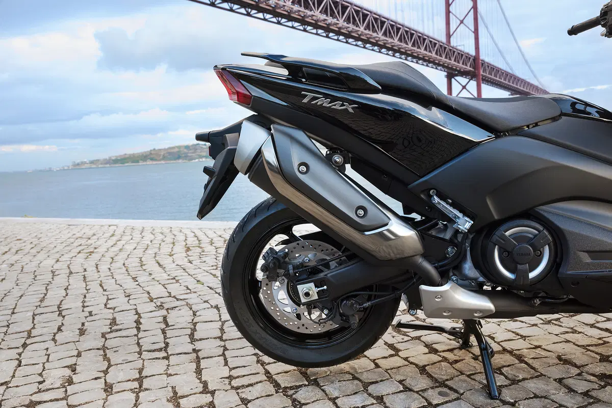 Yamaha TMAX, SX e DX 2017. Il leader si fa in tre (17)