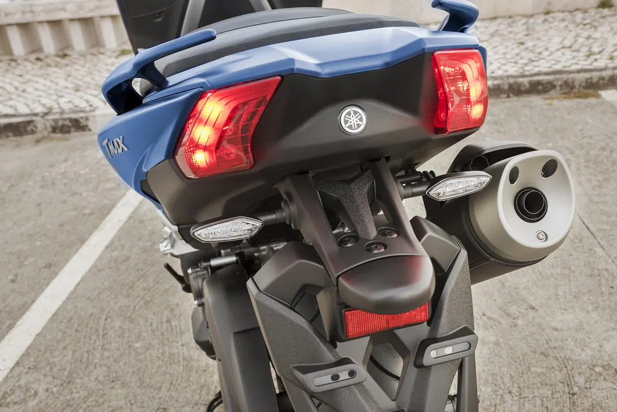 Yamaha TMAX, SX e DX 2017. Il leader si fa in tre (20)