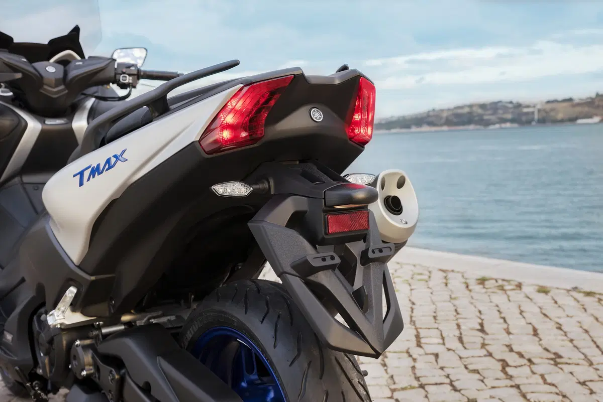 Yamaha TMAX, SX e DX 2017. Il leader si fa in tre (14)