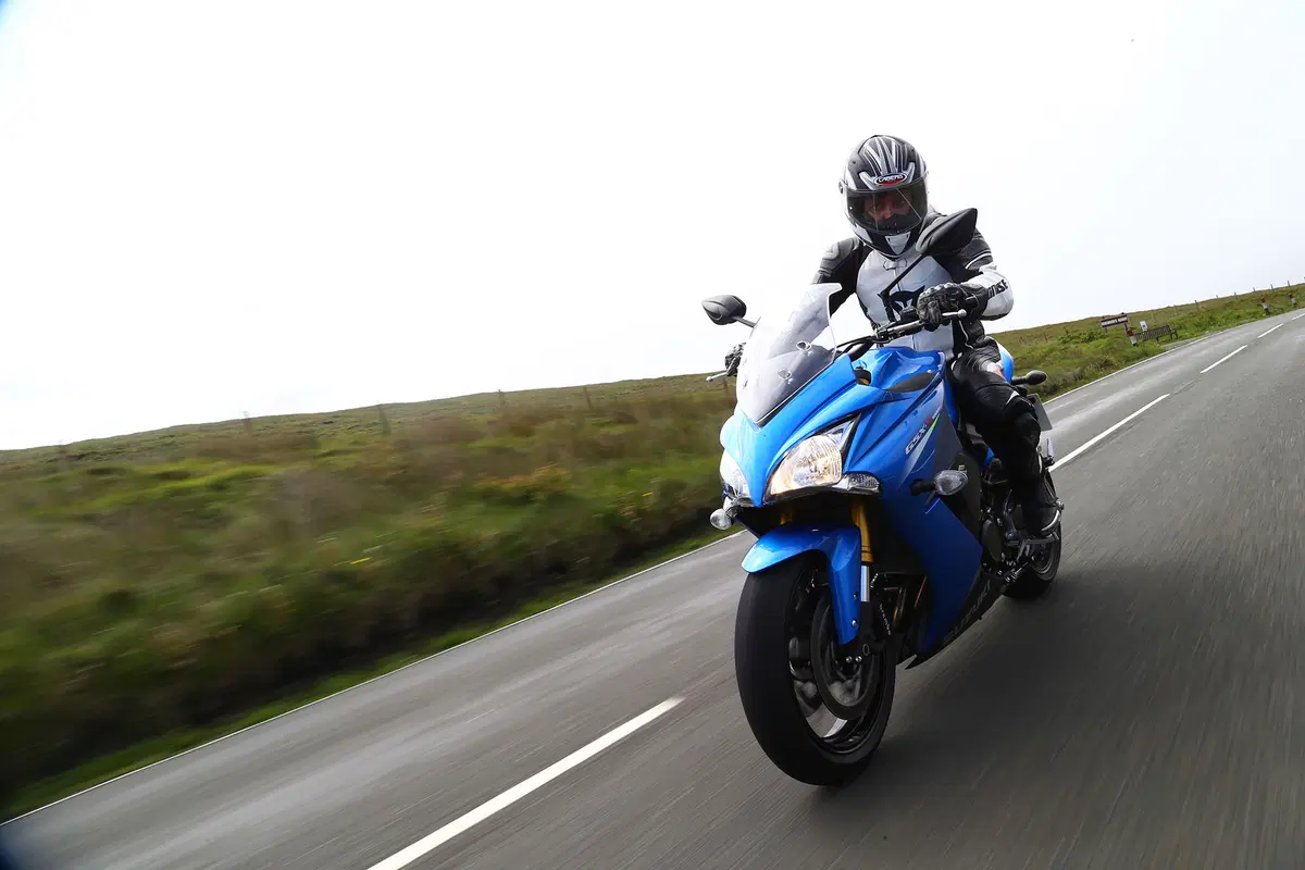 Suzuki GSX-S1000F (5)