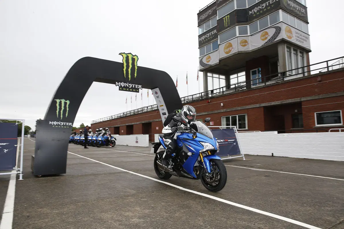 Suzuki GSX-S1000F (3)