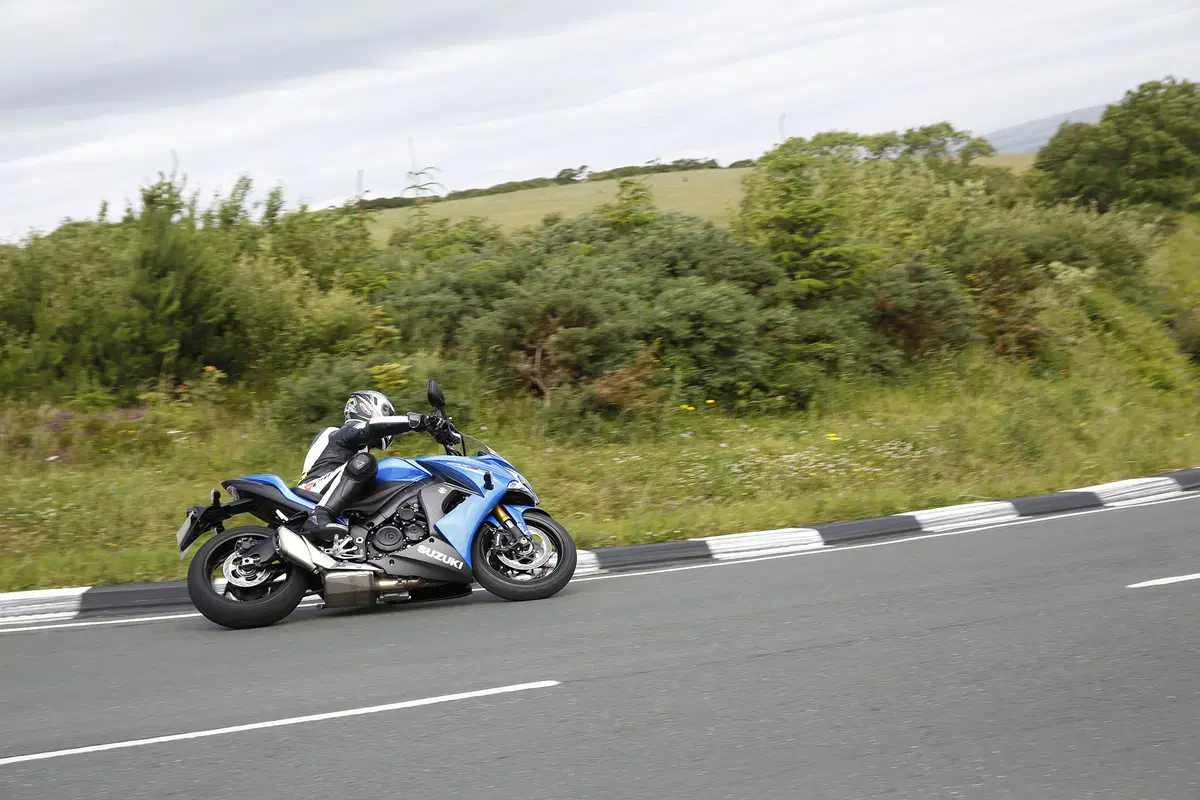 Suzuki GSX-S1000F (4)