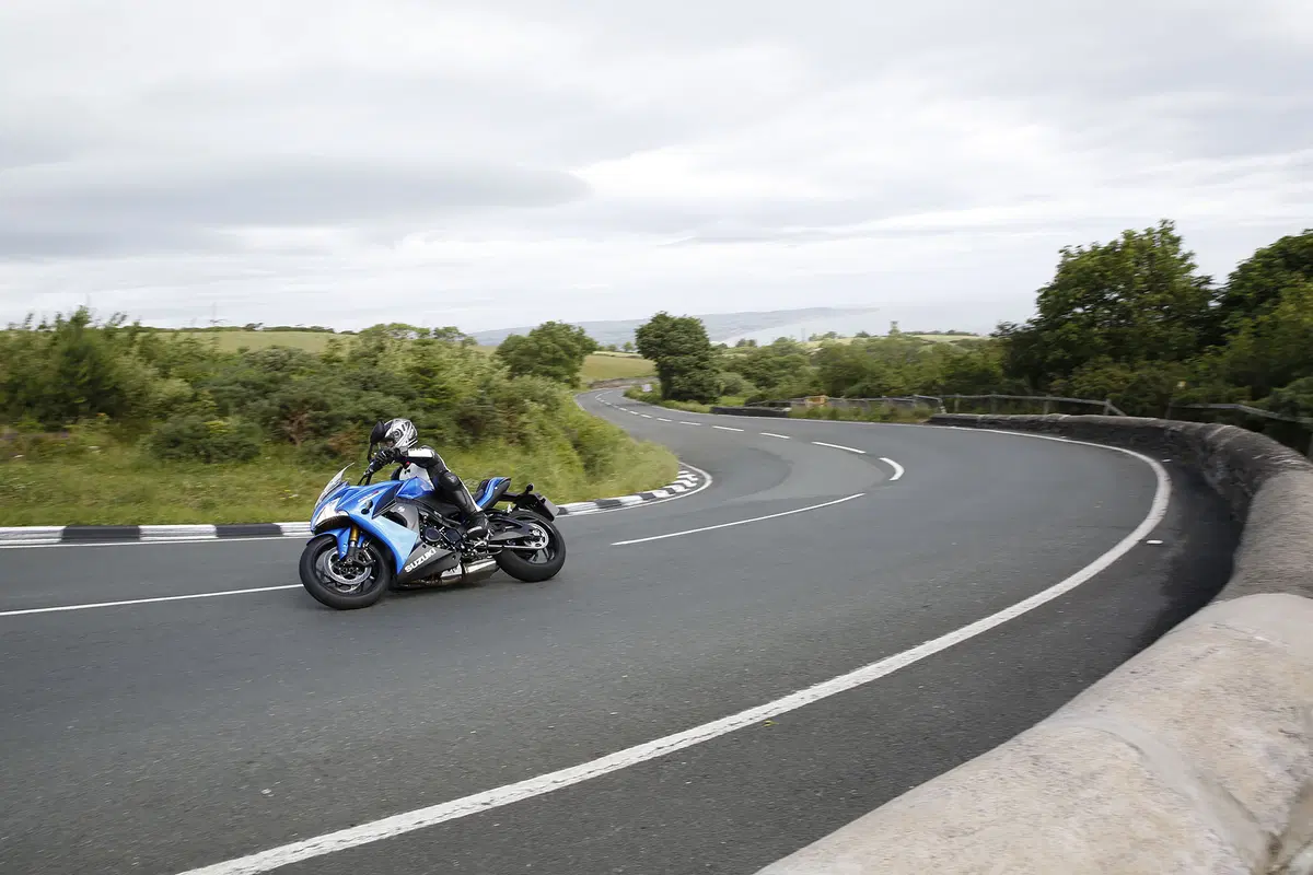Suzuki GSX-S1000F (6)