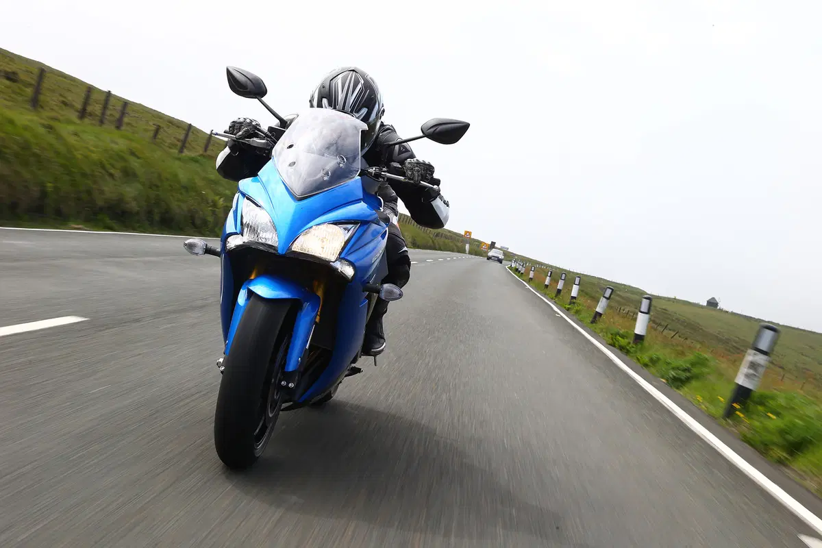 Suzuki GSX-S1000F (8)