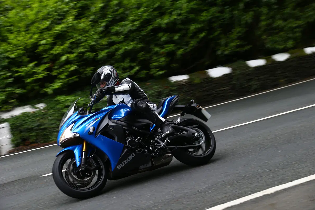 Suzuki GSX-S1000F (11)