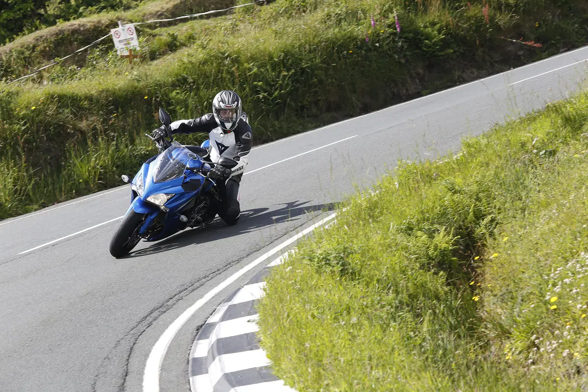 Suzuki GSX-S1000F (13)