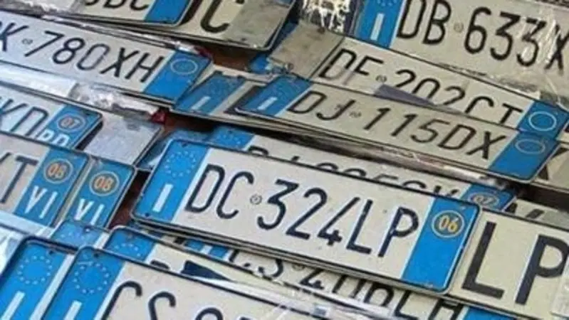 Mancano le targhe, &egrave; ancora emergenza immatricolazioni 