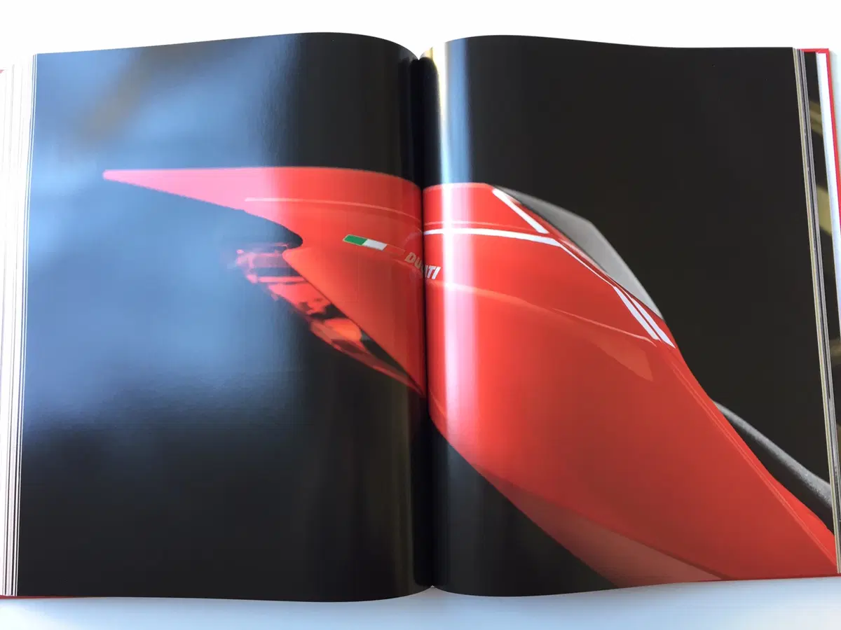 Libri per motociclisti: “Stile Ducati. Una storia per immagini” (9)