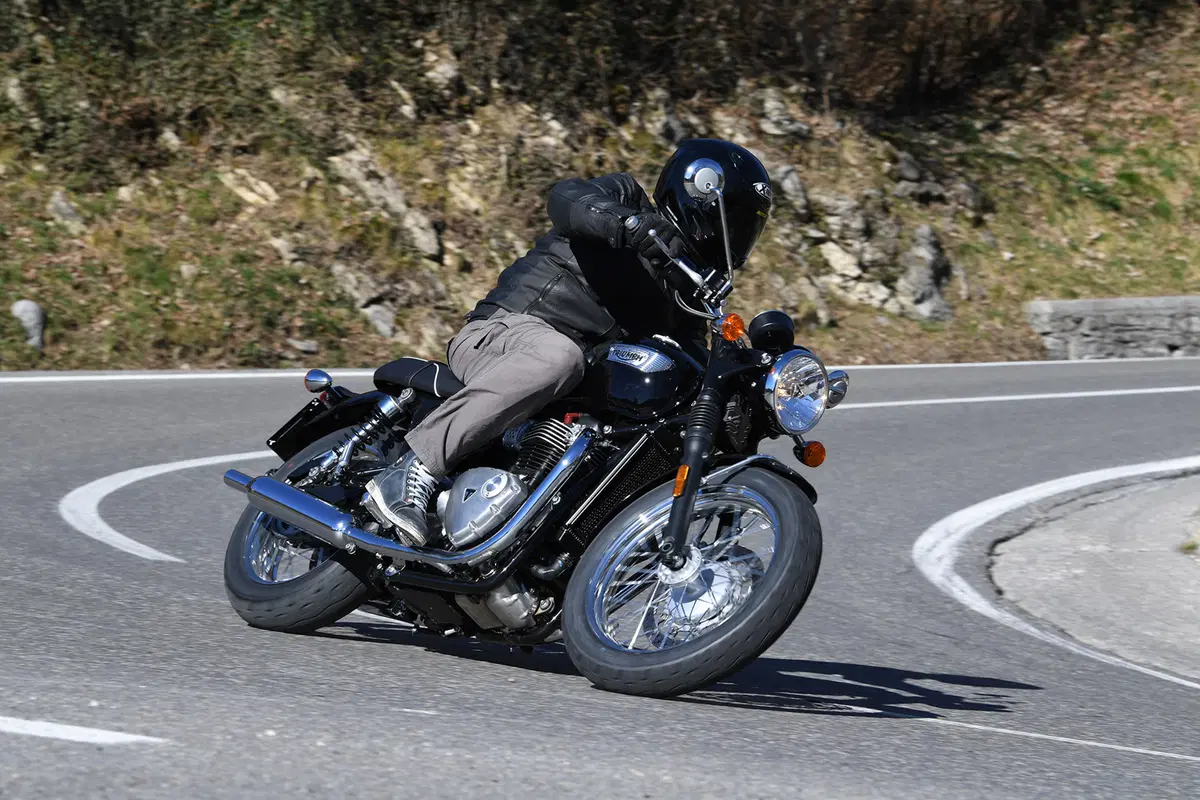 Triumph Bonneville T100 2017. Total relax (3)