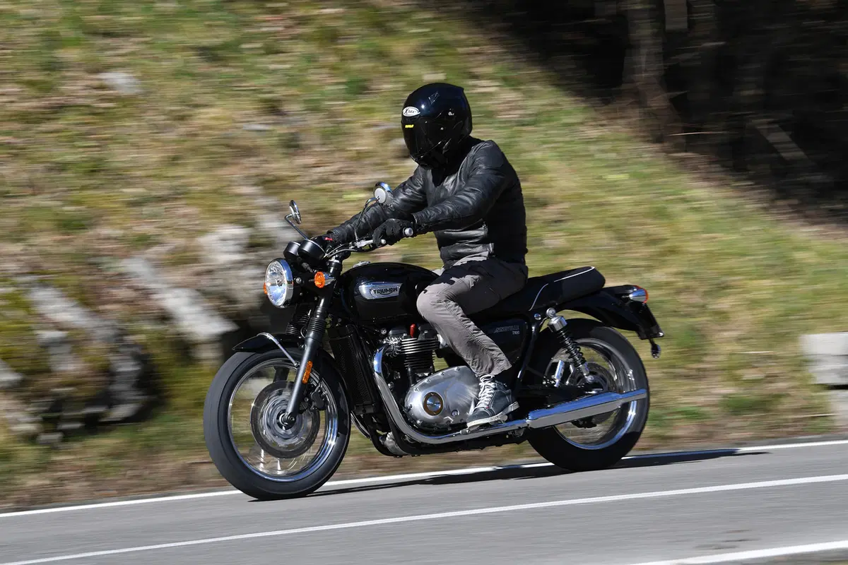 Triumph Bonneville T100 2017. Total relax (4)