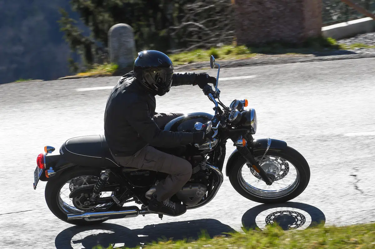 Triumph Bonneville T100 2017. Total relax (8)