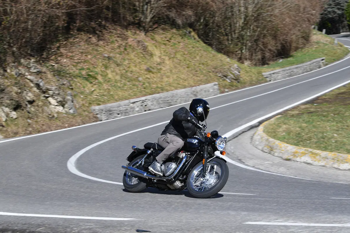 Triumph Bonneville T100 2017. Total relax (14)