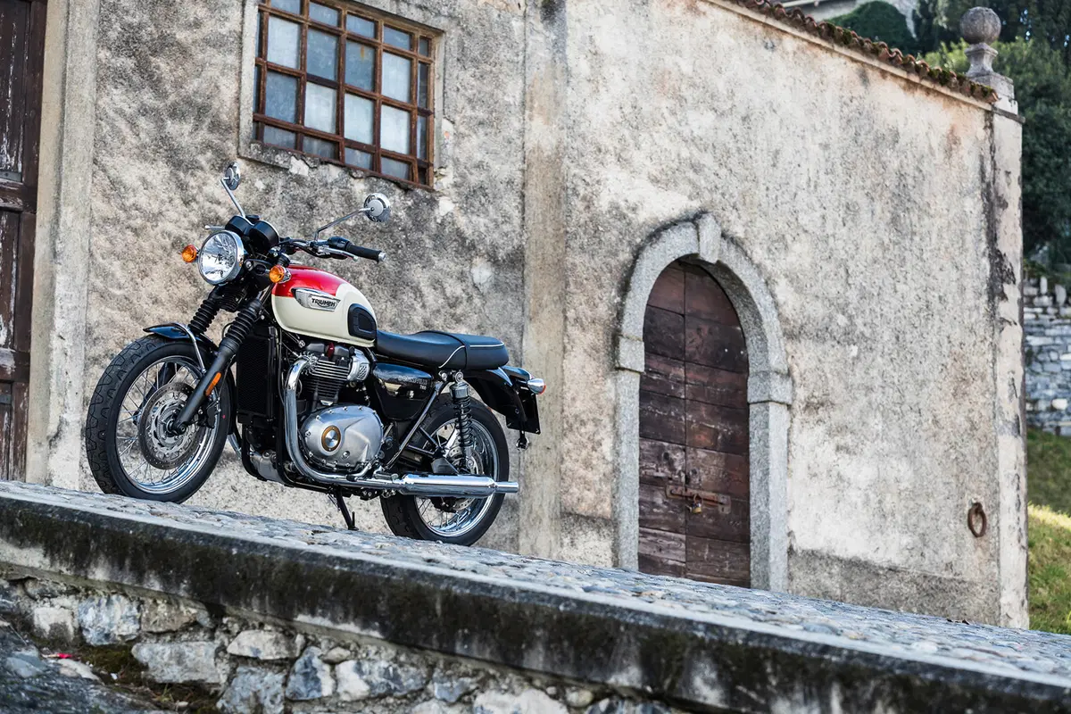 Triumph Bonneville T100 2017. Total relax (17)