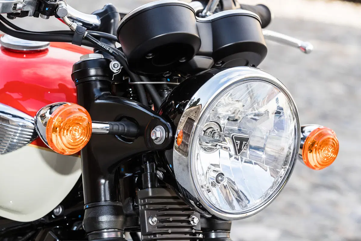 Triumph Bonneville T100 2017. Total relax (25)