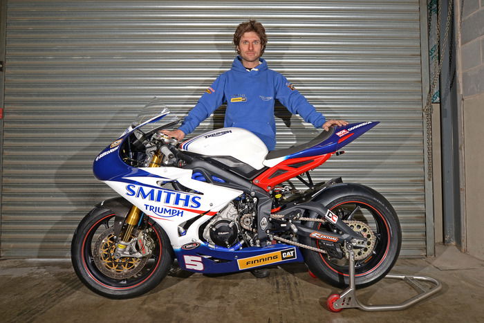 Guy Martin con la Triumph Daytona impiegata in Supersport