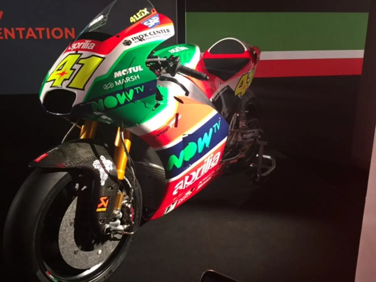 MotoGP 2017. Presentato il team Aprilia (8)
