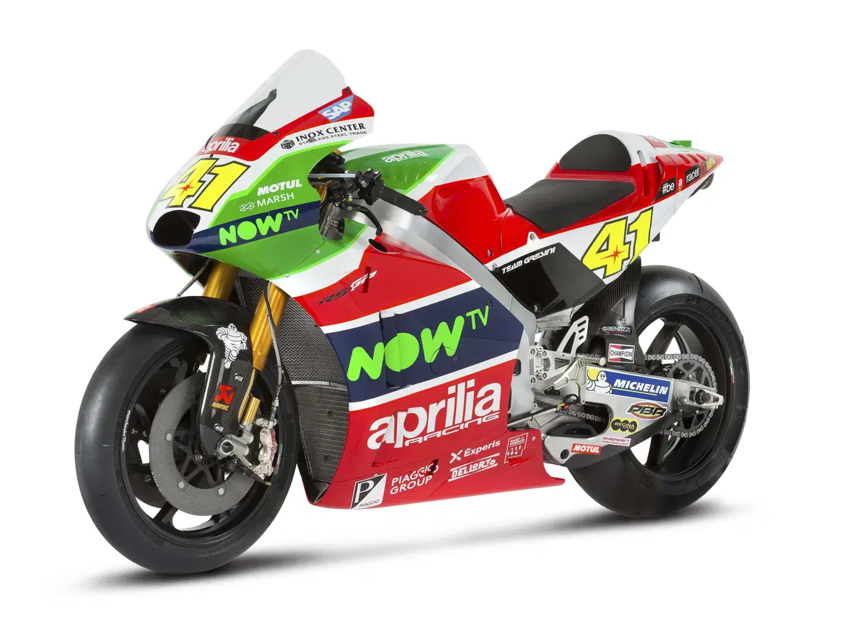 MotoGP 2017. Presentato il team Aprilia (17)