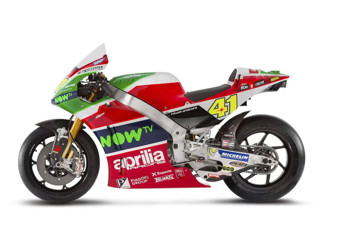 MotoGP 2017. Presentato il team Aprilia (18)
