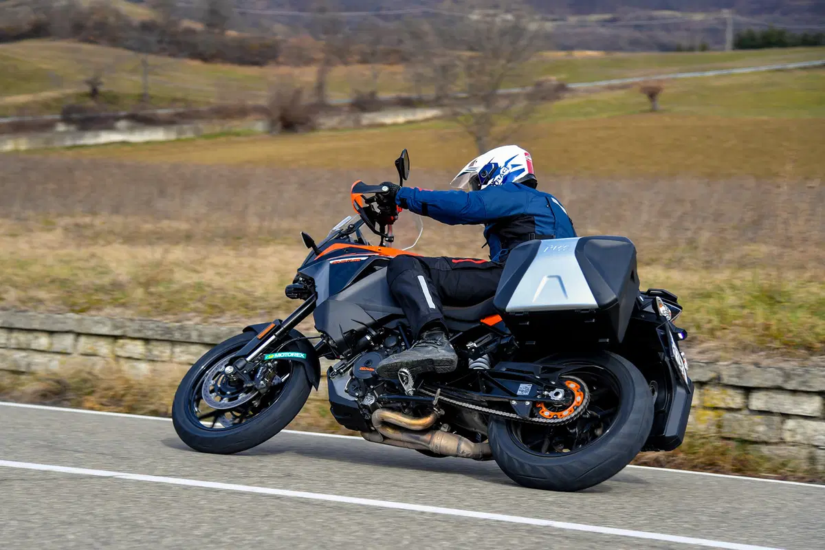 Ducati Multistrada 950 vs KTM 1090 Adventure. Comparativa maxienduro (40)