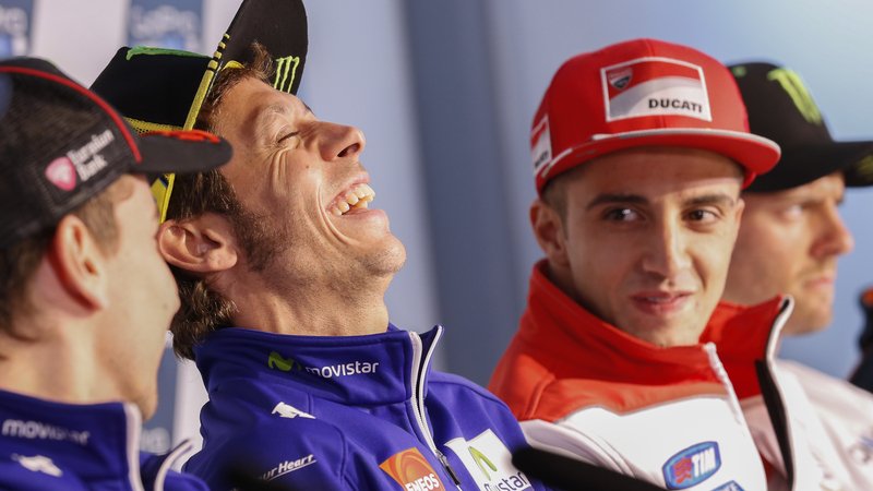 MotoGP 2015. Rossi: &quot;Marquez mi elogia o mi prende in giro?&quot;