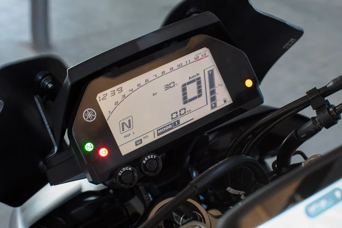 Yamaha MT-10 SP e Tourer Edition (39)